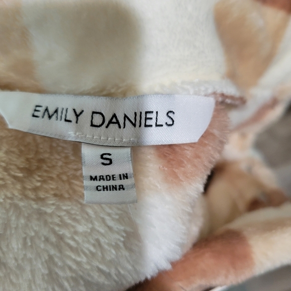 Plaid Button-Shoulder Sweater - Picture 3 of 10